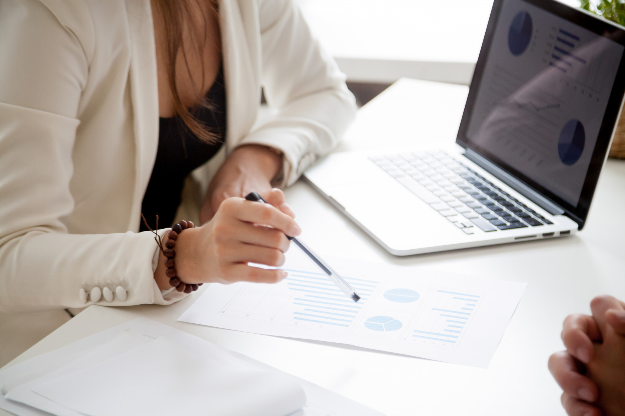 Essential Skills for Managing Teams in Changing Workplaces