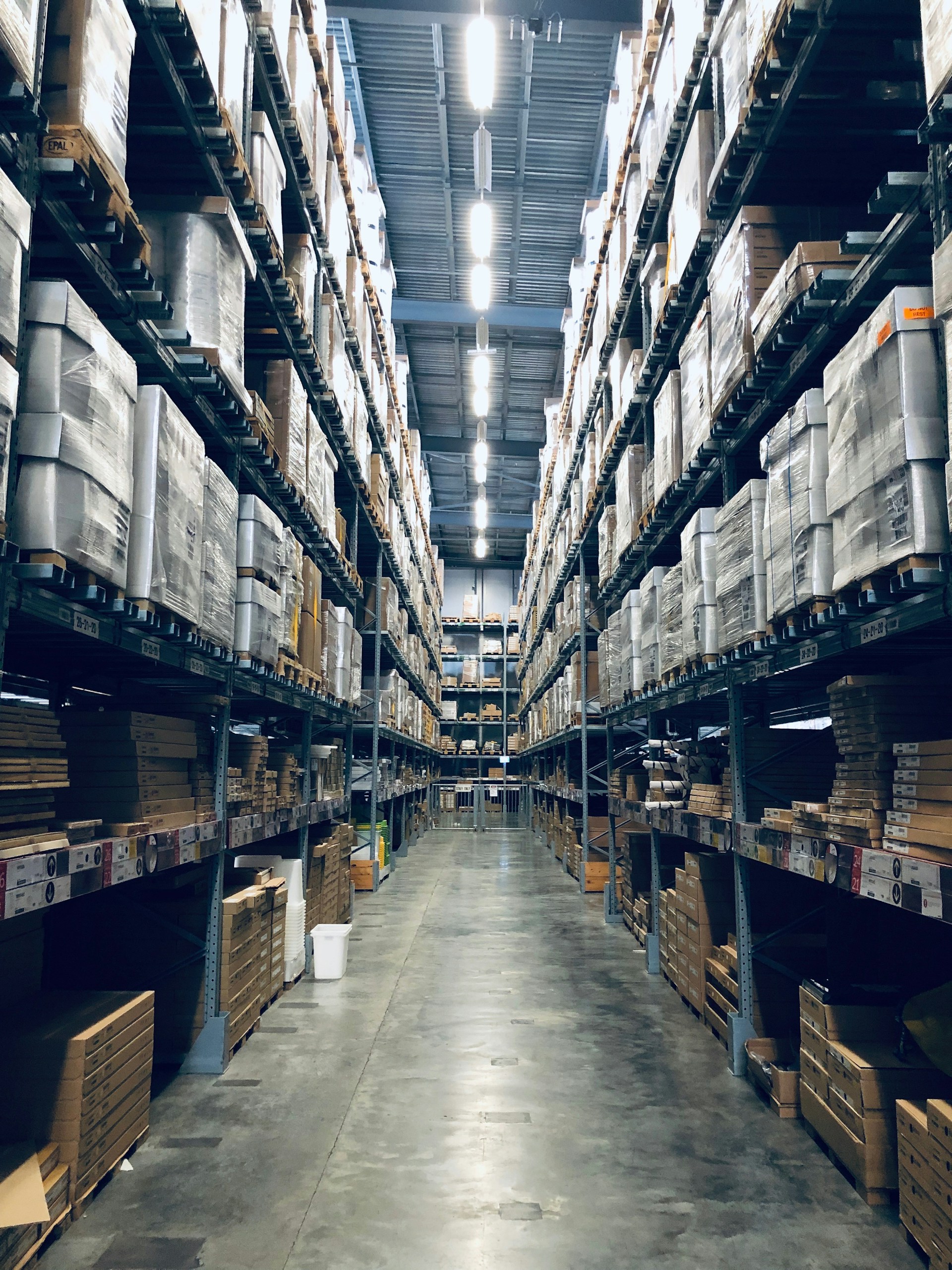 Why Bulky Product Retailers Choose Industrial Locations